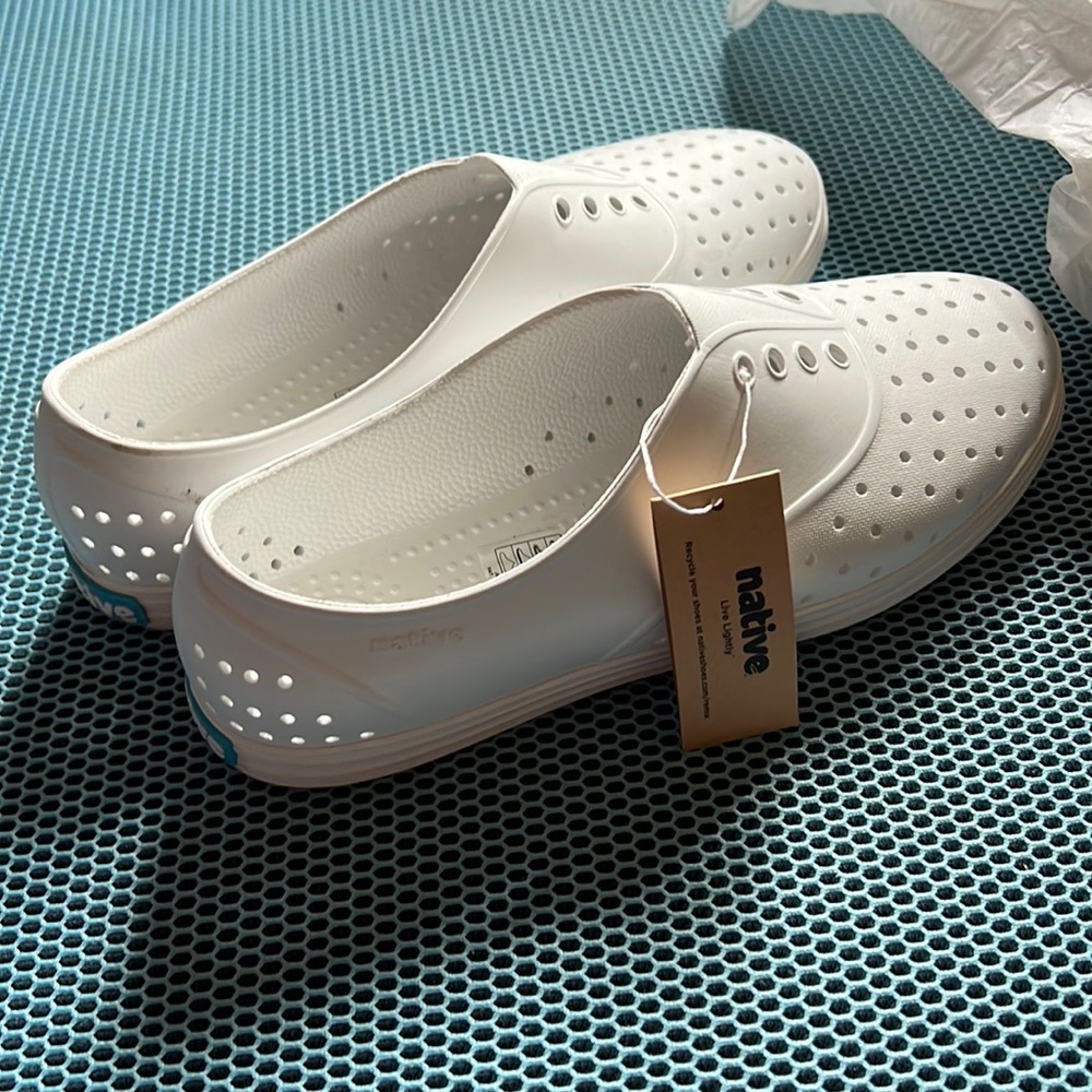 Native Jericho White. Size 7, women’s. Brand new with tags.